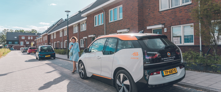 De eerste Amber deelauto in Berckelbosch Eindhoven is een feit
